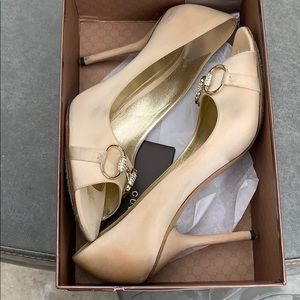 Gucci  12B silk Champagne open toe